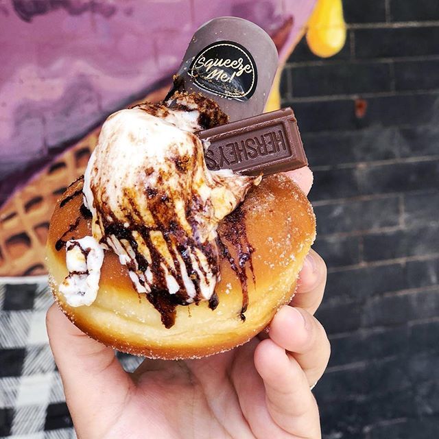 KatelynWoolley's tweet image. This. Was. Epic. 🤯🤩😋// #BomboBar #SmoresNStuff #WhatKateAte #WoolleysWanderMidwest ift.tt/2lZpoHt