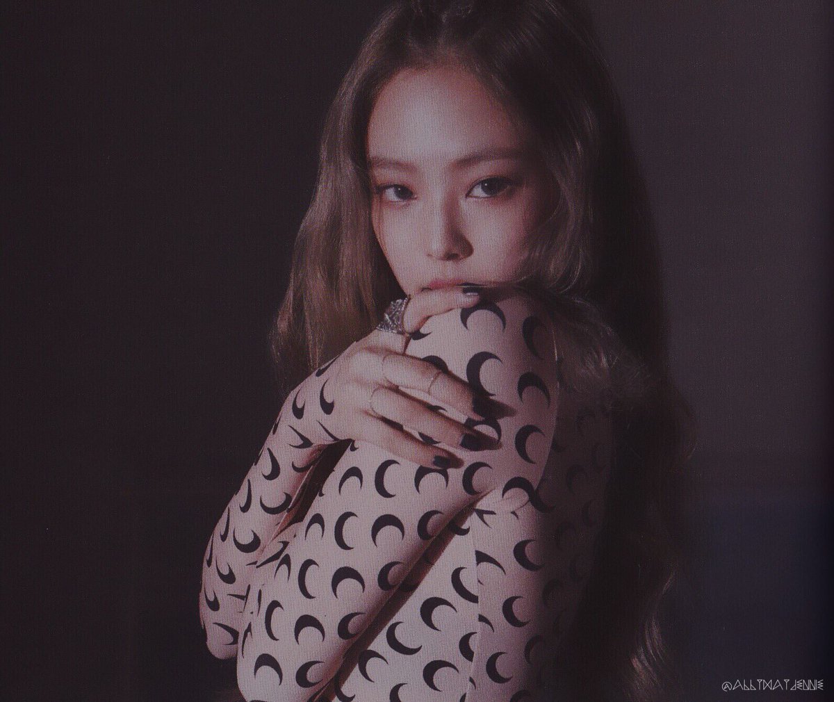 allthatjennie's tweet photo. JENNIE ‘SQUARE UP’ photo✔️*scan
.
.
#jennie #blackpink #album #yg #jenniekim #kimjennie #ddududdudu #제니 #김제니 #블랙핑크 #와이지 #앨범 https://t.co/S11QZUh0vu