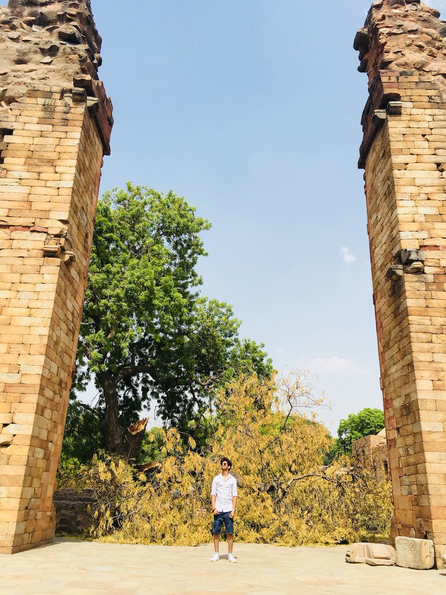 rah_ver's tweet photo. What a beautiful architecture I stumbled upon my visit to Qutub Minar. Maybe I’m too small or the people living in that era were too big. Anyway, I enjoyed a lot :D hows your day going?
#travellingnotes #travel #delhi #qutubminar🗼#india #Travelgram #Travelphotography #travelling https://t.co/JCKYpzPDDV