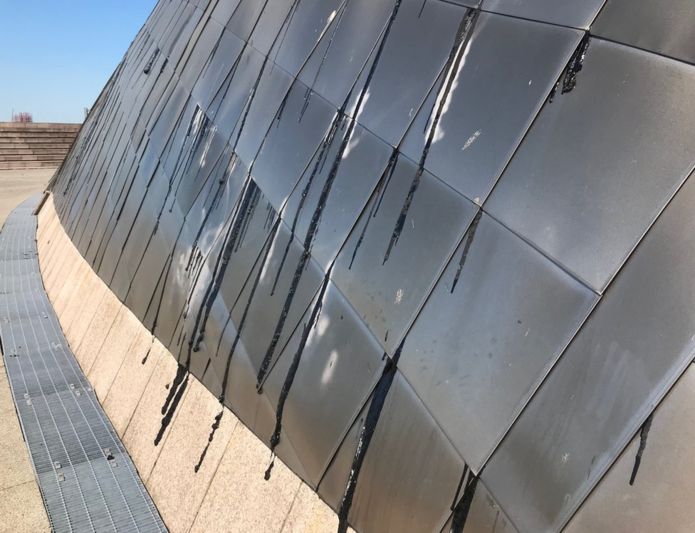 djspratt's tweet photo. An ironic impact of record-busting #climate heatwave in Europe: high-tech Science Centre roof 'melts' on hottest ever June day in Glasgow. 
https://t.co/Q4DNEsyPRa https://t.co/EI0BVuoY1K