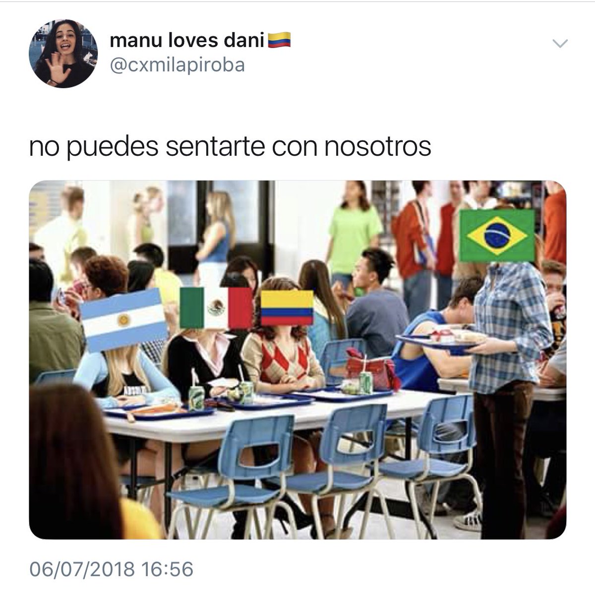 babi's tweet photo. No caso a gente senta com nossas taça bem melhor bejos https://t.co/27tsJbX8ot