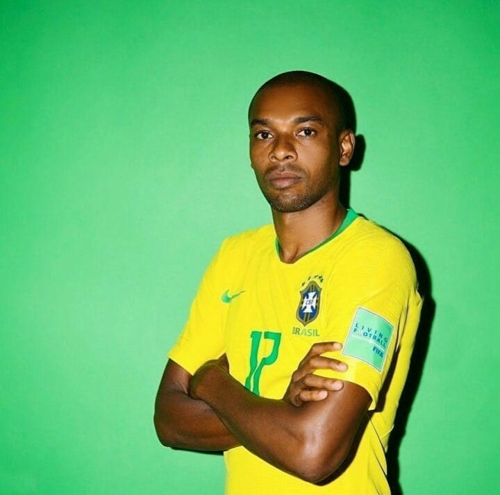 Fernandinho foi alvo de ataques racistas em suas redes sociais. Isso é lamentável. Força, Fernandinho!