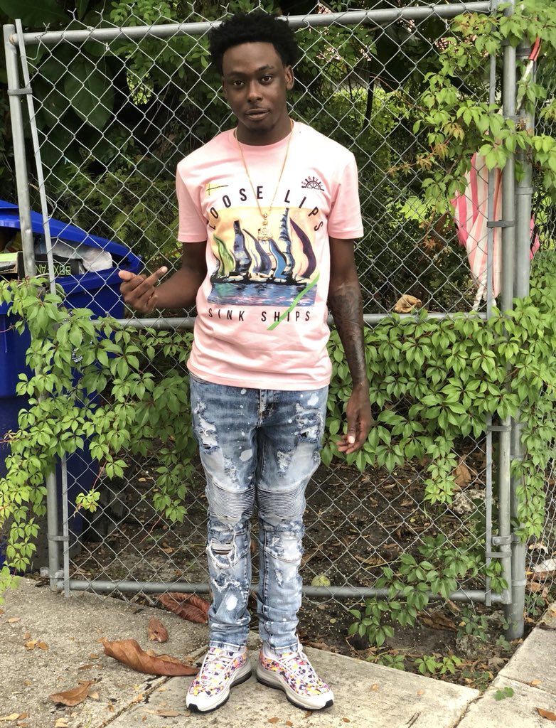 Metroo__Boomin's tweet photo. Yeah God Blessed a real Nigga to see the Age of 1️⃣9️⃣🎂 🎉🎊 #LLHELLRELL #LLMOOK https://t.co/Crms8dhcjI