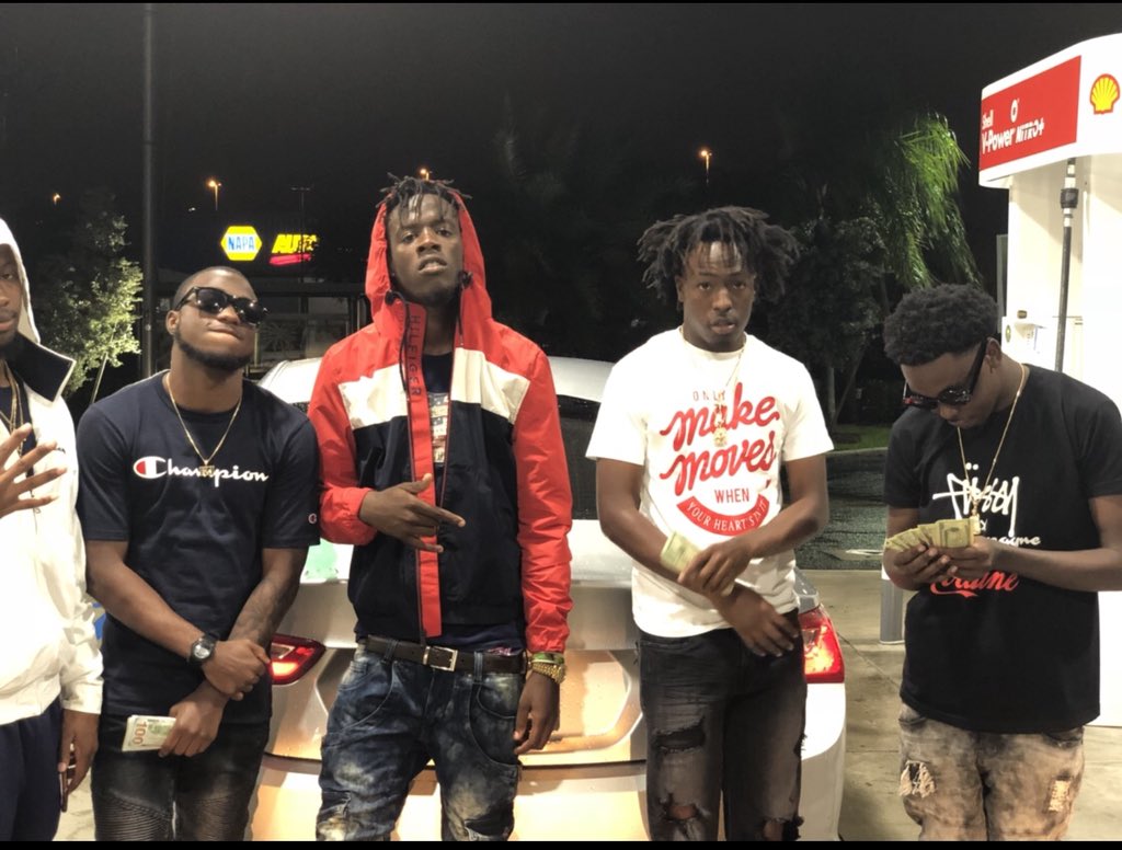 Metroo__Boomin's tweet photo. Yeah God Blessed a real Nigga to see the Age of 1️⃣9️⃣🎂 🎉🎊 #LLHELLRELL #LLMOOK https://t.co/Crms8dhcjI