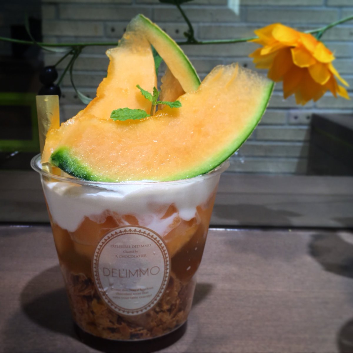 ラク速レシピのゆかり 夜９スープ発売 A Twitter パティスリー カフェ デリーモ 渋谷ヒカリエ Shinqs店はパフェール メロディ メロンもおすすめ 瑞々しい赤肉メロンやヨーグルトシャンティ シャンパンゼリーがさわやか 一番下のチョコソースをサクサクのパイによく