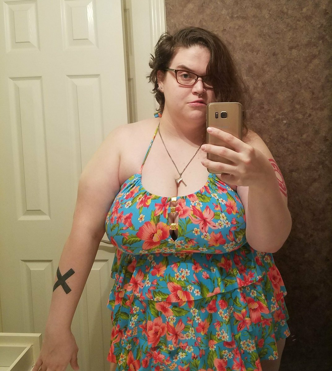 XiggyXM's tweet photo. #notyourbinary Randi | 26 | He/They
I was lucky to be given a relatively genderneutral birthname but it's still been a helluva road to being more comfortable with who I am: a comics/manga nerd from hell https://t.co/t3YlXNiCS9