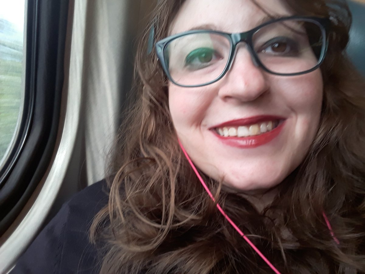 New_Slang06's tweet photo. My name is Renée. I'm fat, queer, and #notyourbinary https://t.co/GXIvGEM4oX