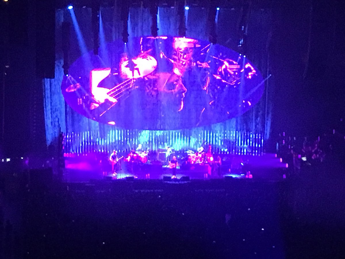 thelargefry's tweet photo. Thoroughly enjoyed the #Radiohead show tonight in Chicago! https://t.co/yF0V2Nr7cG