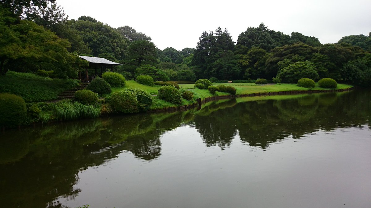 Beboyu 公式 言の葉の庭に出てくる舞台と言われてる都立新宿高校 新宿駅の真横にあるのも驚きだけど新宿御苑の隣にあるとは思ってなかったトレンディ力高すぎてスカウターが爆発しそう そりゃ学校サボって御苑に行けるわ