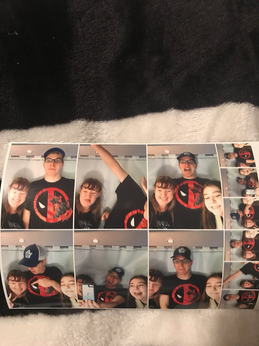Spuddles191997's tweet photo. Fun times at Castle Fun Park with my boyfriend @MaskedAura and our coworker Devin. #funnight #castlefunpark ❤️😊 https://t.co/a1rF2O3TiM