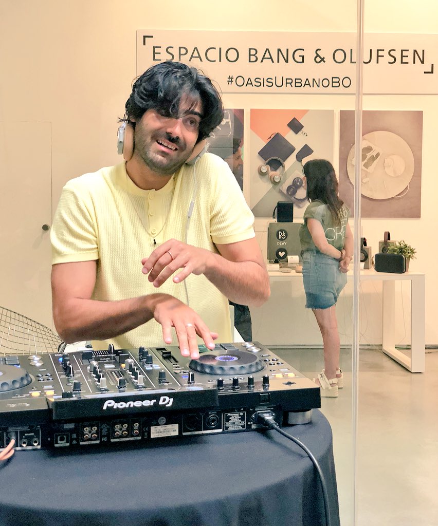 Así fue el segundo día de nuestro #OasisUrbanoBO ¡Muchas gracias a todos los que pasaron por aquí! 😀 Hoy es el último día para visitar nuestro Pop Up, así que os esperamos de 11:00 a 21:00 Hrs en la Galería Altair (Calle Sant Jaume, 15) con buena música y sorpresas 😎