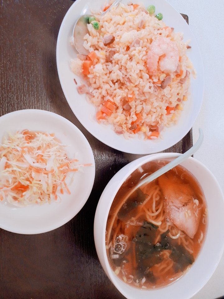 m199810071's tweet photo. 今日も仕事だけどお昼職場のママに奢ってもらったから眠いけど頑張ります https://t.co/Lm4VbjNW1y