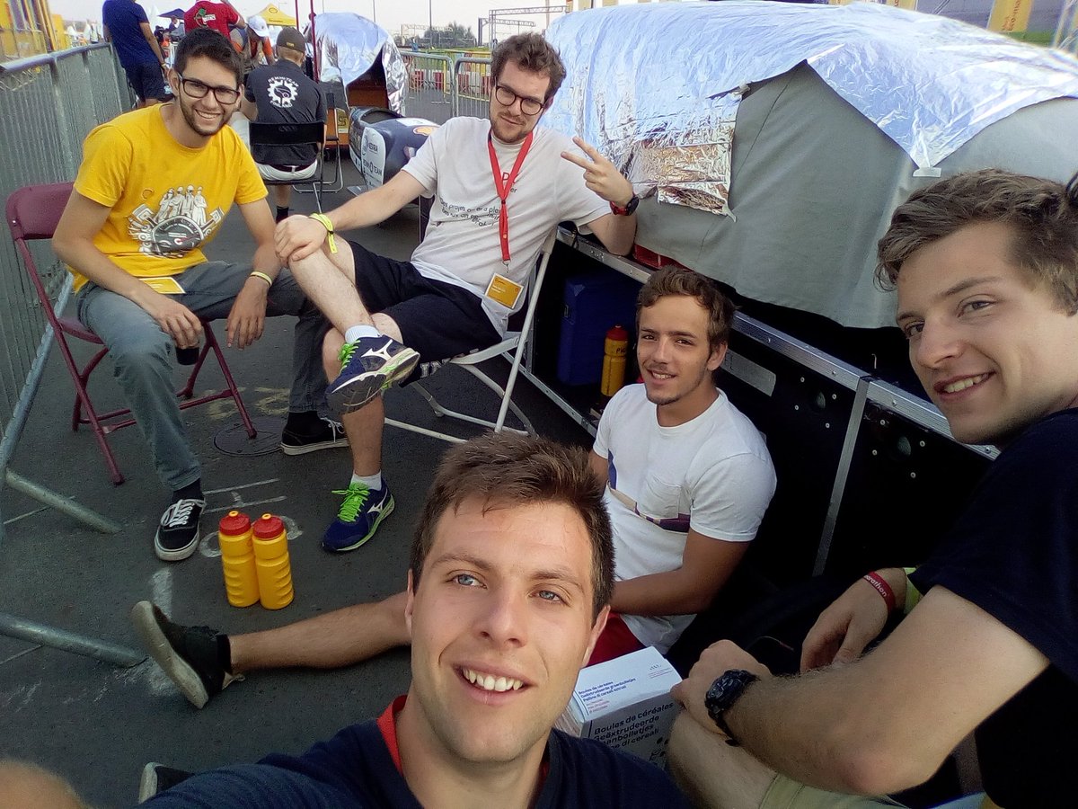 Après une petite course à 6h du matin, petit déjeuner dans la file d'attente pour le <a href="/shell_ecomar/">Shell Eco-marathon</a> Plus que 5h d'attente 😂
#sem2018  #makethefuture  #safemorning