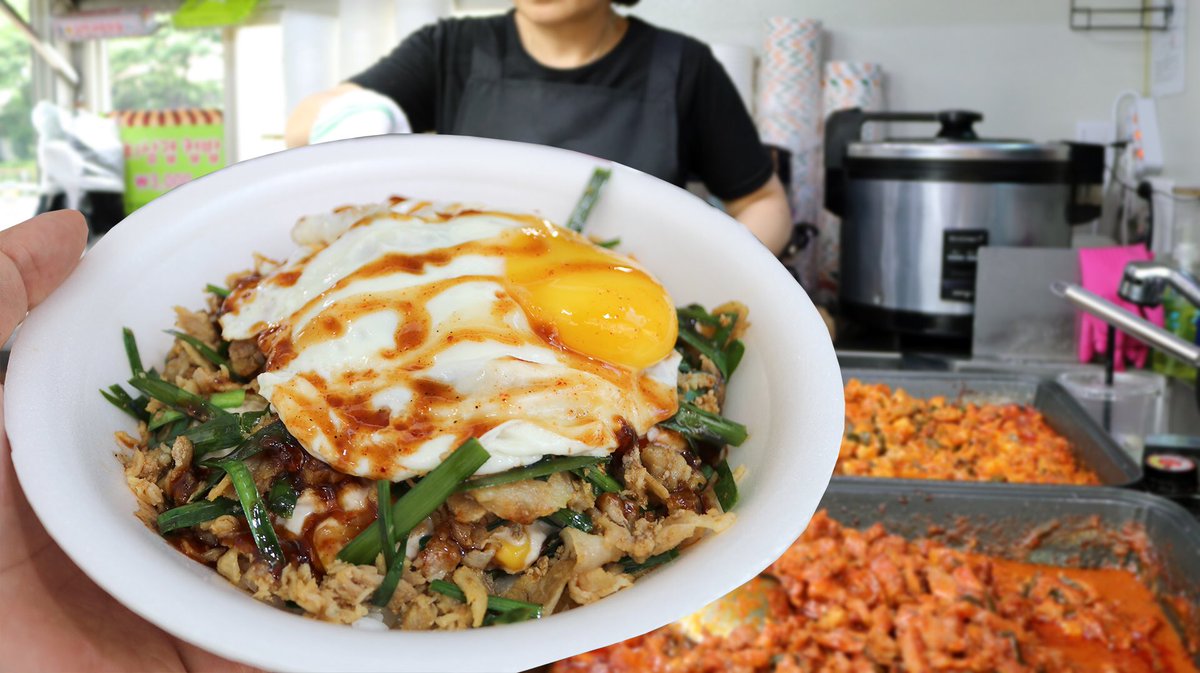 bluehwanta's tweet photo. https://t.co/Sd5LC0X7oZ
Probamos un platillo llamado “Arroz de Bomba” 😆🤤 Jaja Es una comida callejera bien exiquisito! (Dejo el enlace del video -Es un video muy corto) https://t.co/ShIr8jByqS