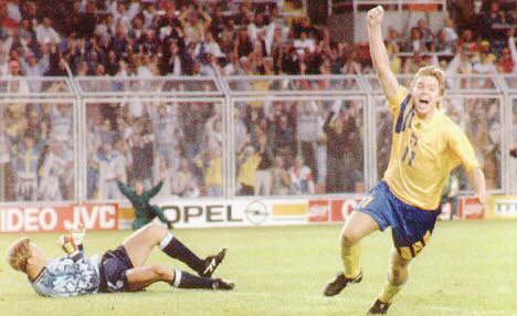Ben Mabley ベン メイブリー Eng Swe その次は1992年のeuro本大会 スウェーデンが開催国だった 今夜と同じように イングランドはスウェーデンにさえ勝てたら準決勝進出が決まるところだった 当時はeuro本大会が8チームだけだった しかし