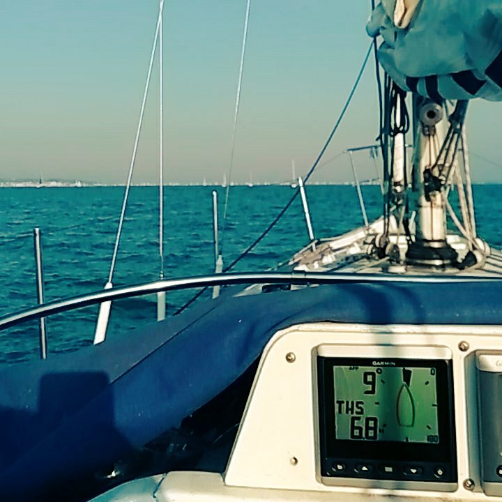 RACYachtClub's tweet photo. A little breeze turned up after all for the @RoundtheIsland ... The race is on in the Contessas between Infidel, Gualin and Triagoz IV! @REYCOffshore @ISC_Cowes @CloudyBay #Solent #Contessa32 https://t.co/Aiogodu3te