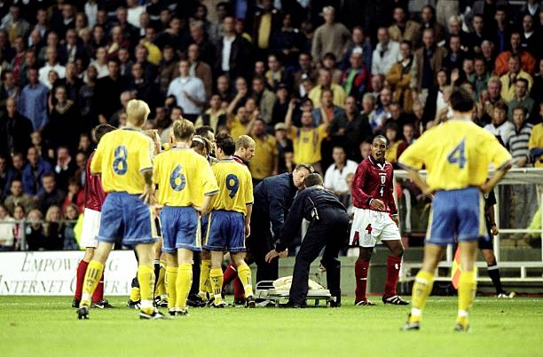 Ben Mabley ベン メイブリー Eng Swe その次は1992年のeuro本大会 スウェーデンが開催国だった 今夜と同じように イングランドはスウェーデンにさえ勝てたら準決勝進出が決まるところだった 当時はeuro本大会が8チームだけだった しかし Ben Mabley ベン メイブリー Eng Swe その次は1992年のeuro本大会 スウェーデンが開催国だった 今夜と同じように イングランドはスウェーデンにさえ勝てたら準決勝進出が決まるところだった 当時はeuro本大会が8チームだけだった しかし