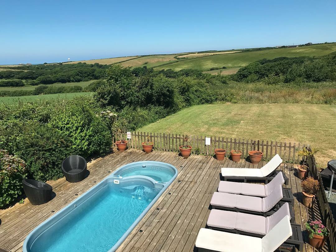 HartlandHouse's tweet photo. This view 😍 perfect day for a swim in the outdoor pool ☀️ now open for summer 🌻 #hartlandhousespa #swimspa #countryside #devon https://t.co/1yzWPyUcnL