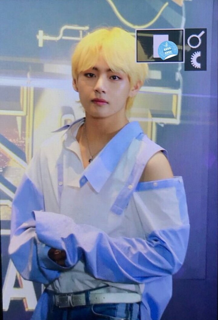 Shrlly8's tweet photo. his face is not far from perfect word
#taehyung #BTSxSuperConcert @BTS_twt https://t.co/DJATA7eTtx