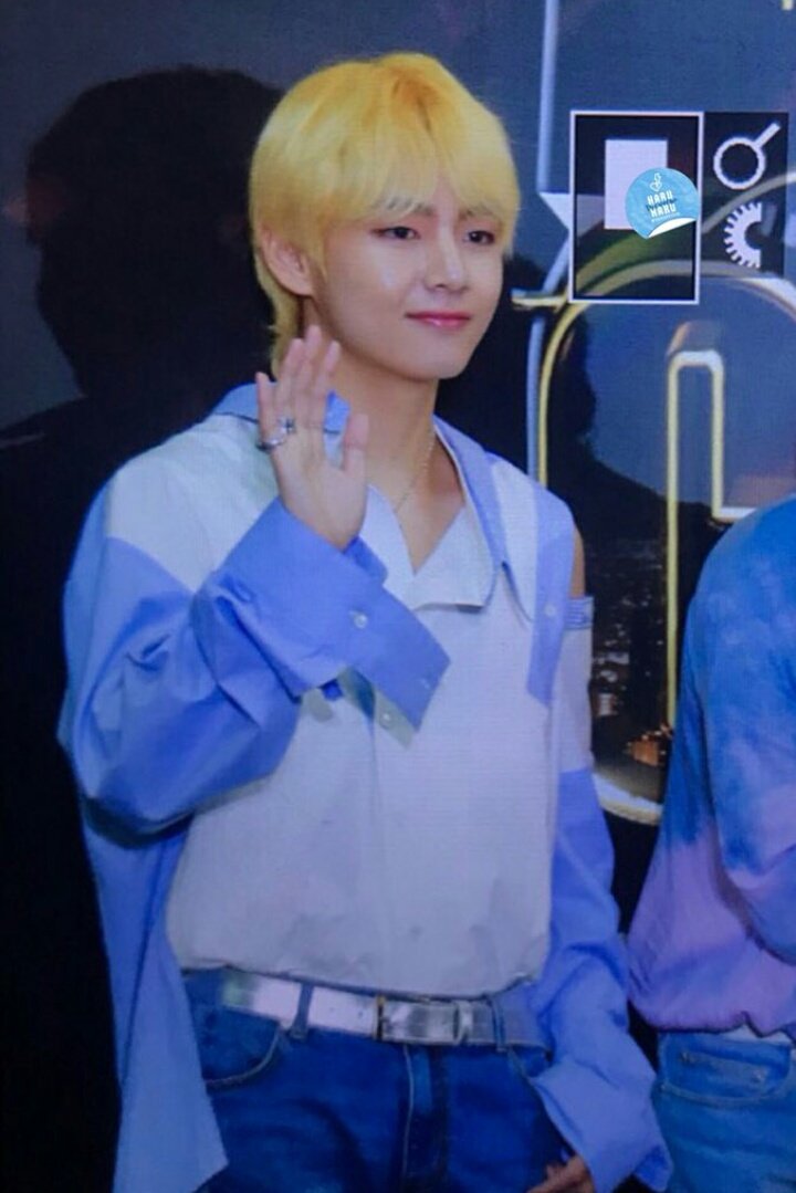 Shrlly8's tweet photo. his face is not far from perfect word
#taehyung #BTSxSuperConcert @BTS_twt https://t.co/DJATA7eTtx