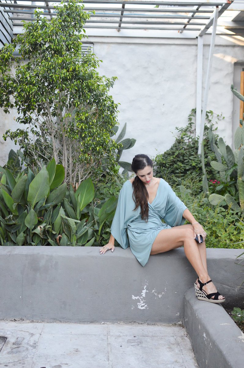 Kassiani_cheir's tweet photo. How to wear your kaftan every day! Click the link to see the look and video from the show. https://t.co/i8deSz6p7p #justkassi #fashionbloggeroftheyear https://t.co/qB1NTAl9bv