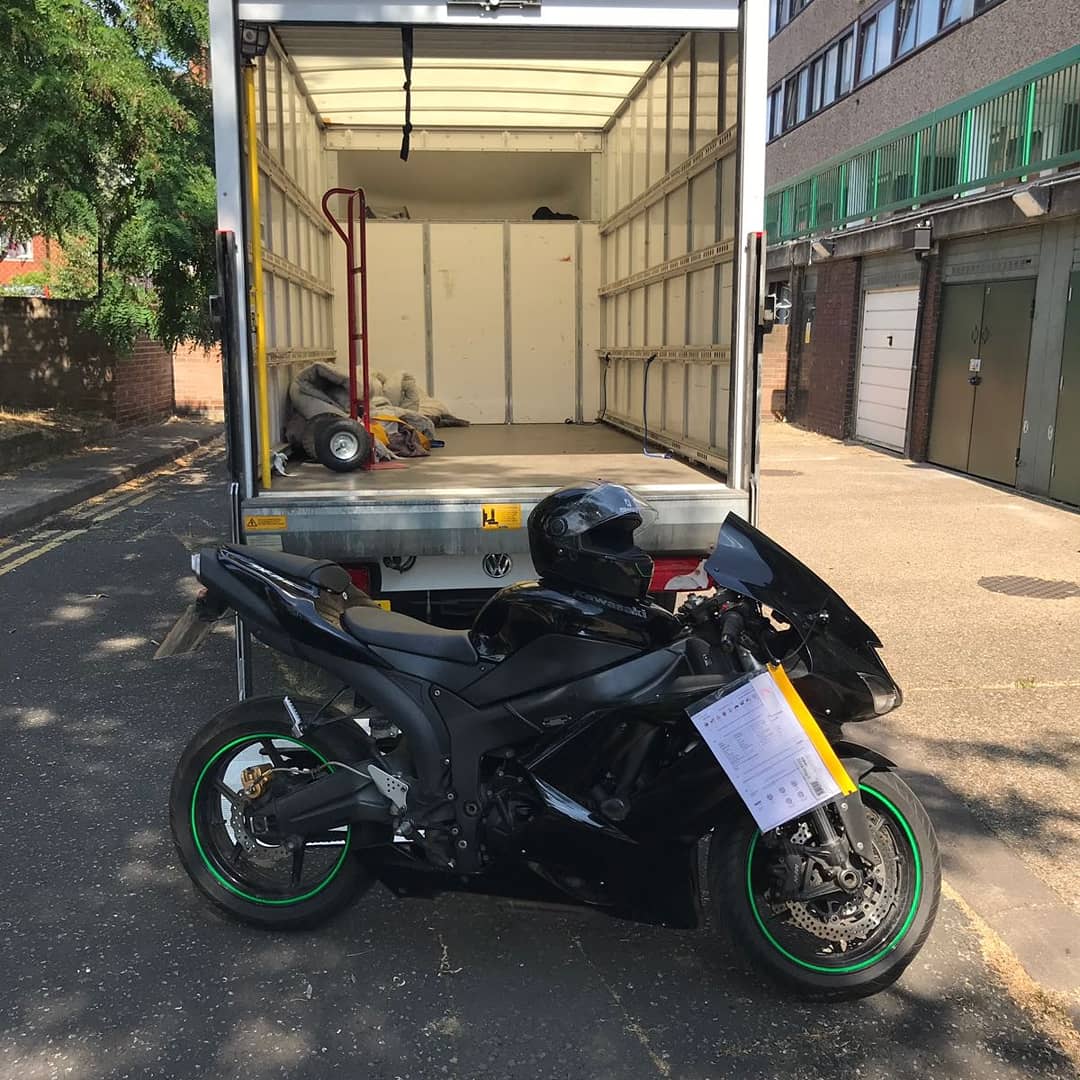 PrimeTimeManVan's tweet image. What a wonderful start to the summer ☀ we picked up and delivered this sexy ninja 600cc today!
If you would like a motorbike couriered just give us a ding or visit primetimemanandvan.co.uk
#bike #petrolheads #motorbike #ninja #courier #delivery #fast #600cc #sexy #wicked #london
