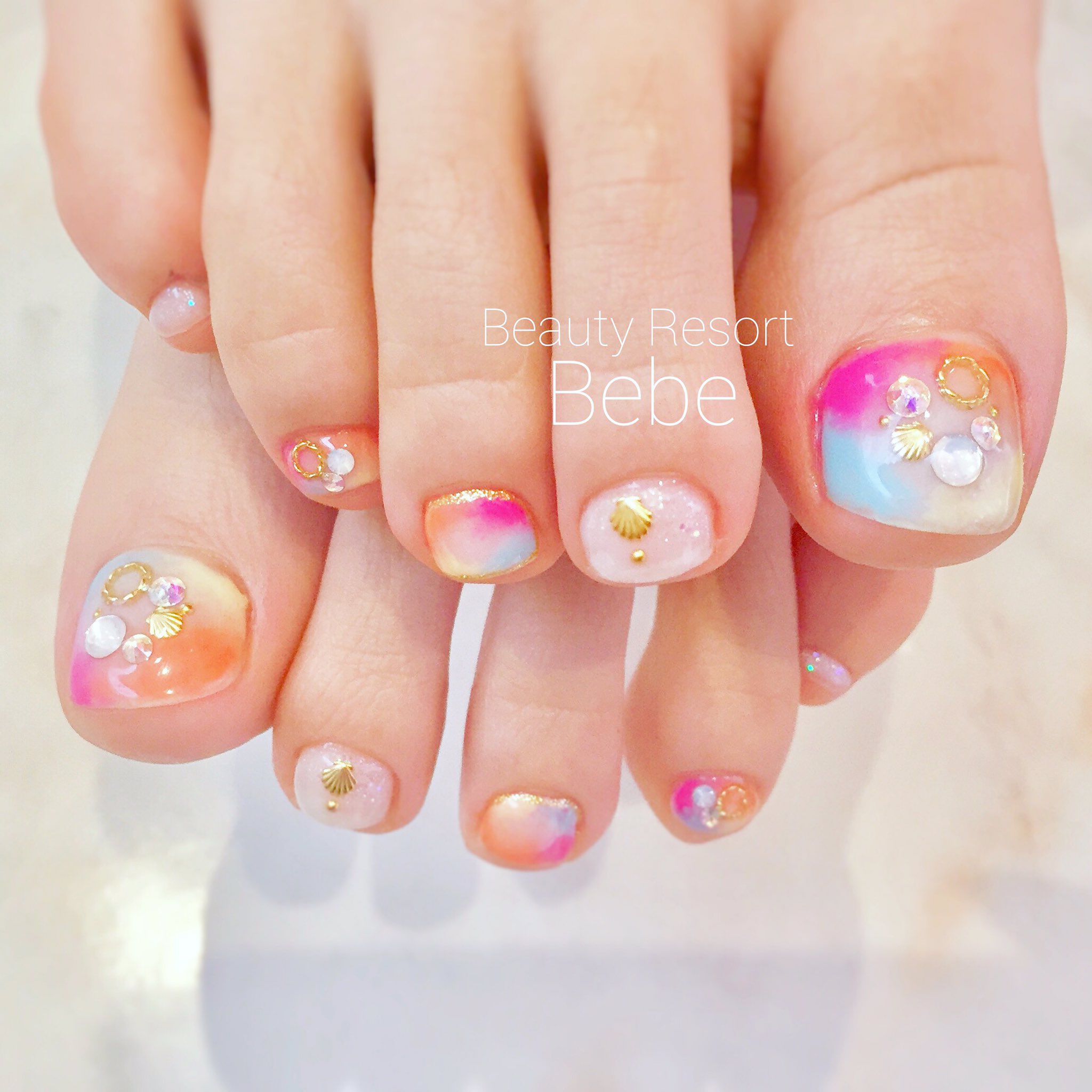 Beauty Resort 美be トロピカルカラーのマーブルが夏にぴったりのデザインです 夏を楽しむ準備を ぜひお手伝いさせてください 夏ネイル 夏ネイル18 マーブルネイル ペディキュア フットジェルネイル Summernails Summernails18 T