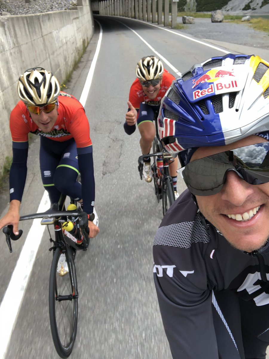 Davidplese's tweet image. Great day with my brothers @bahrain_merida 💪🚵🏻‍♂️👌
#working #together #training #bike #ride #life #altitude #cestlavie 
@bahrainendurance13 
@redbullsi