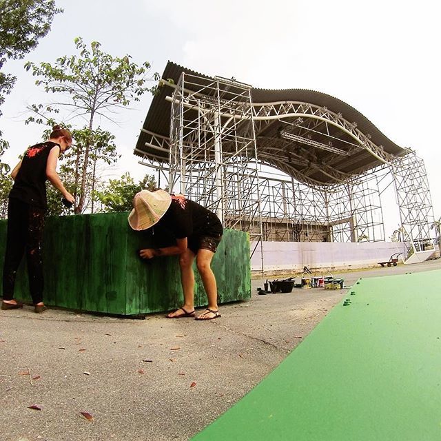artCarreras's tweet photo. Working for #stage3 #thearmory  with the amazing @aguerosl !!! @dropzonefestival @ledscontrol #2018 #thailand #bangkok #festival #me #happy #arte #mural #street #art #music #trap https://t.co/3QQulllKsP