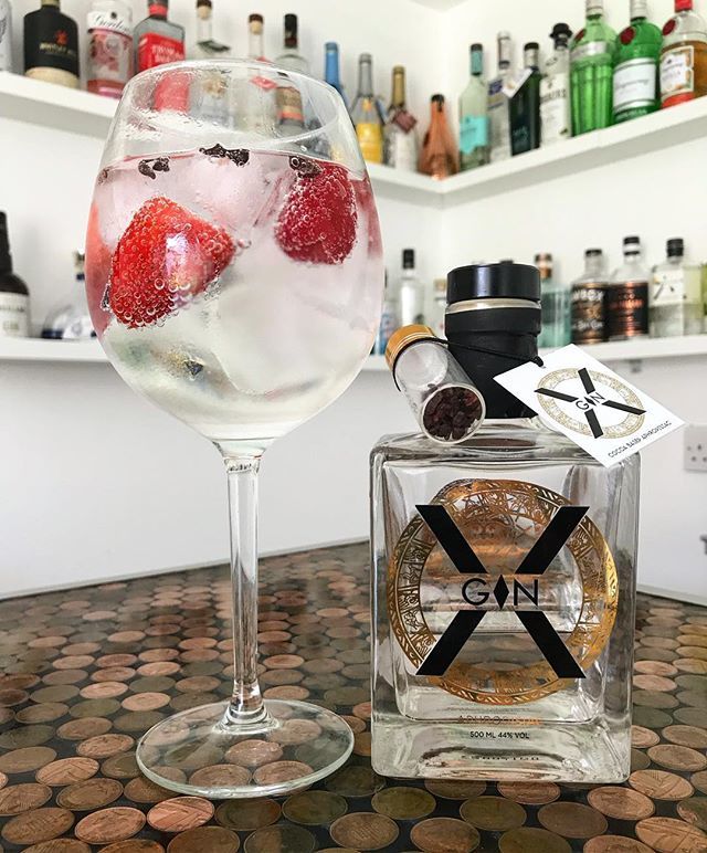 theginbandits's tweet photo. It would be rude not to have an @x_gin and Tonic on World Chocolate Day 🍫🍓🍸👌🏽#ginblogger #gintonic #ginandtonic #theginbandits #ginblog #ginbloggers #gin #chocolategin #xgin #ginlove #ginlovers #ginlife #lifeisgin #ginislife #ginstagram #worldchocolateday https://t.co/FiWG9amamH