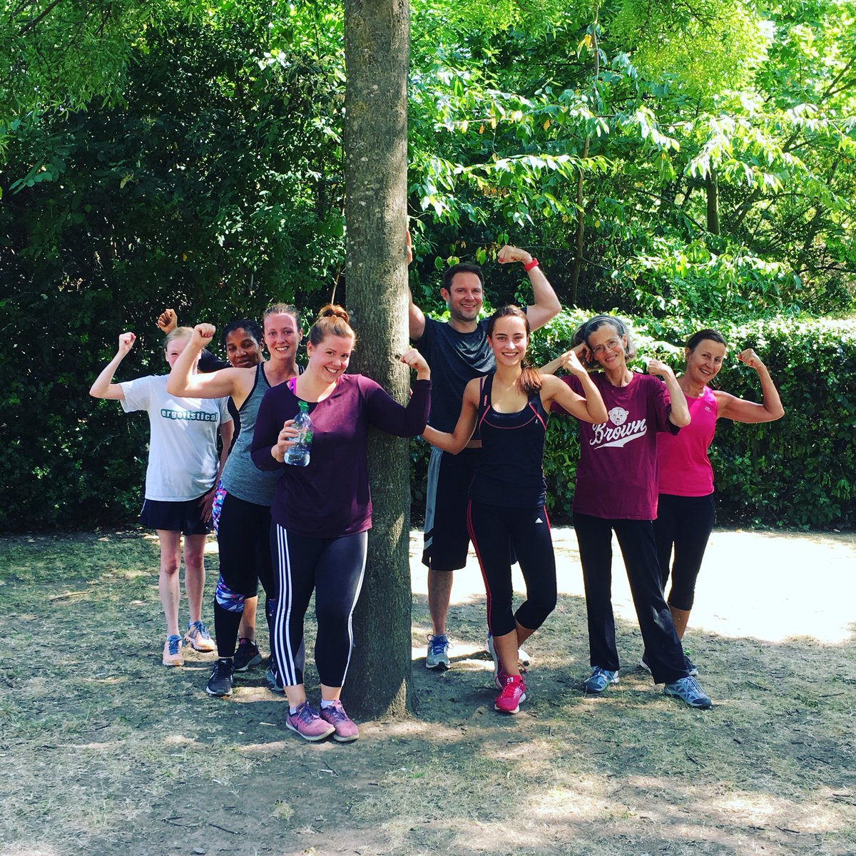 A small but perfectly formed <a href="/OurParksUK/">Our Parks</a> class in #Limehouse this morning 😀☀️🤸🏿‍♀️ #turnuptoneup #madetomove #naturesgym