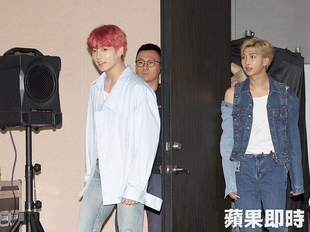 TW_nextmedia's tweet image. BTS現身秀中文，Red Velvet中空裝辣翻
#SBSsuperconcert #SBSSuperConcertinTaipei #防彈少年團 #방탄소년단 #BTS @BTS_twt #台灣 #台湾 #Taiwan
→→tw.entertainment.appledaily.com/realtime/20180…