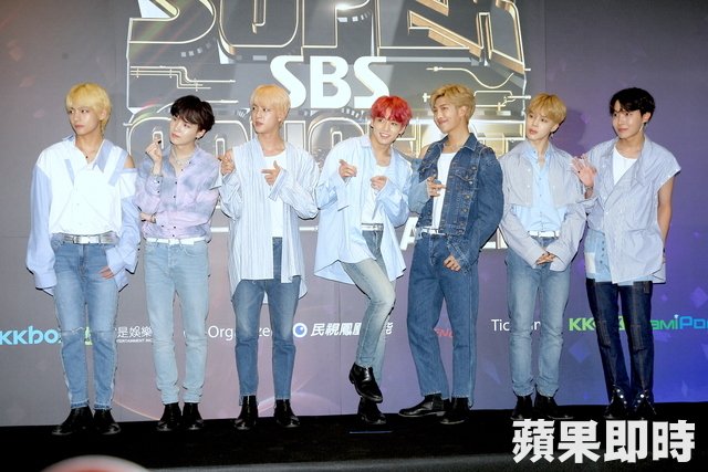 TW_nextmedia's tweet image. BTS現身秀中文，Red Velvet中空裝辣翻
#SBSsuperconcert #SBSSuperConcertinTaipei #防彈少年團 #방탄소년단 #BTS @BTS_twt #台灣 #台湾 #Taiwan
→→tw.entertainment.appledaily.com/realtime/20180…