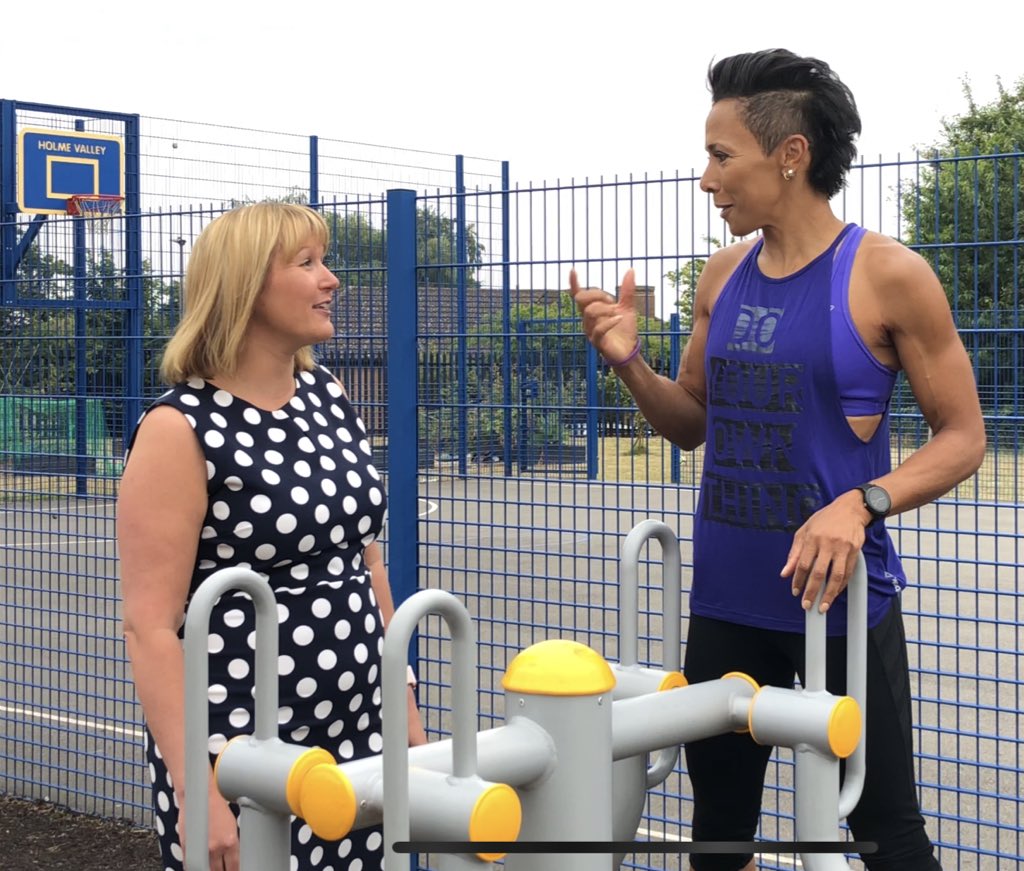 HolmeValleySch's tweet image. Mrs Stephenson chatted to @damekellyholmes about all the fundraising our school community had done along with our #SchoolCouncil to provide the outdoor gym for all #JoinInJune 

@BritishSteelUK thank you again for your support with this project