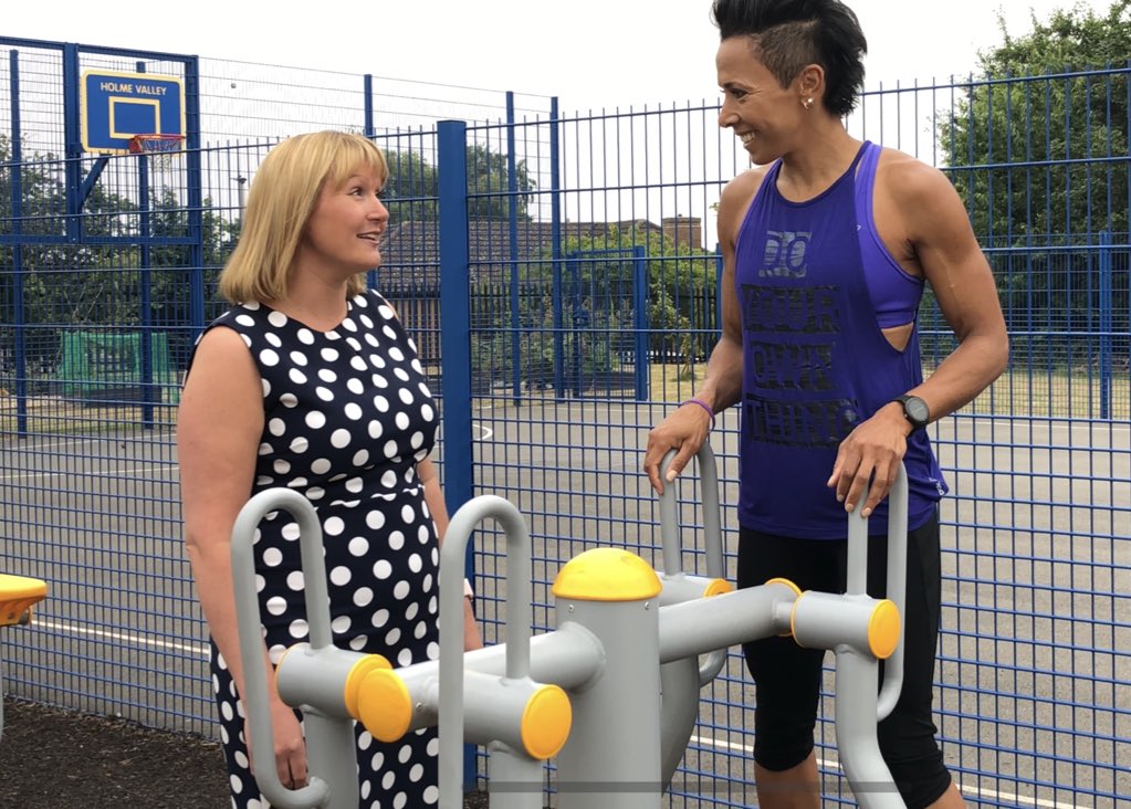 HolmeValleySch's tweet image. Mrs Stephenson chatted to @damekellyholmes about all the fundraising our school community had done along with our #SchoolCouncil to provide the outdoor gym for all #JoinInJune 

@BritishSteelUK thank you again for your support with this project