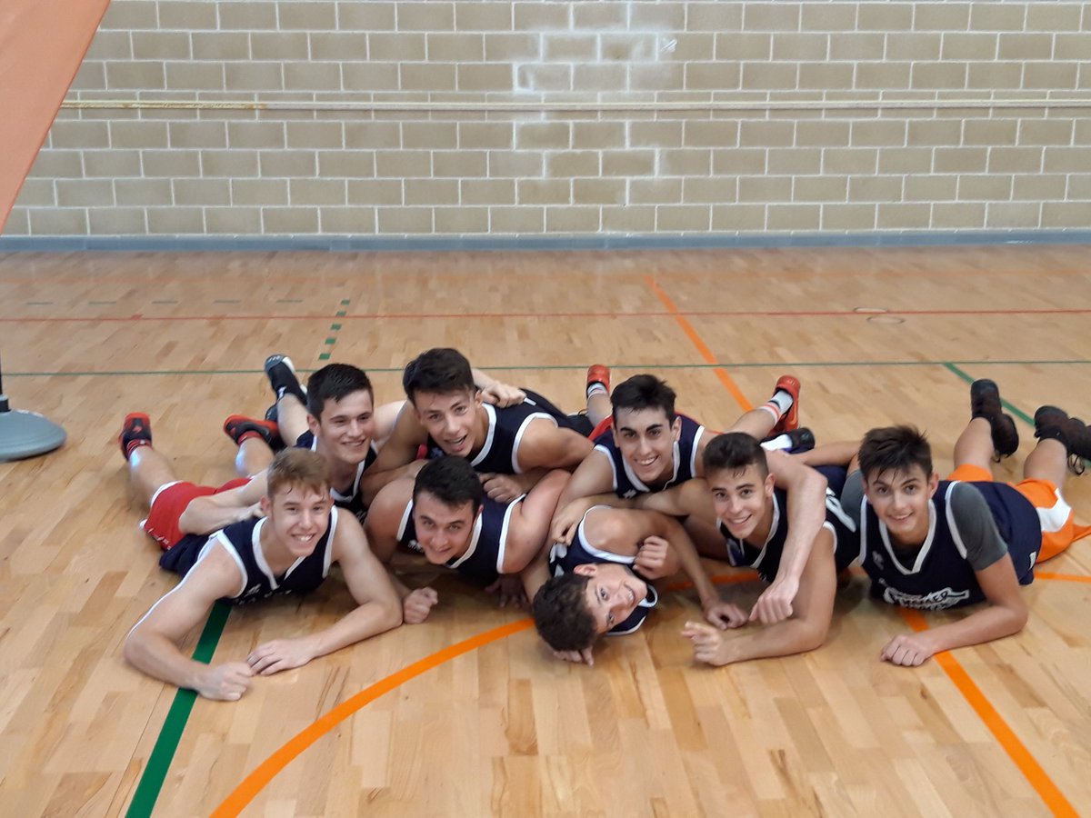 ZRSummerLeague's tweet photo. COMPETICIONES | 🏆MICHIGAN CAMPEÓN SÉNIOR MASCULINO 🏆 Vencen la final de la #SummerLeagueZR tras superar a Vilanova por 67 - 77. ¡Enhorabuena!

👇
https://t.co/PreSKQG7Xd https://t.co/XDrHWLWBCO