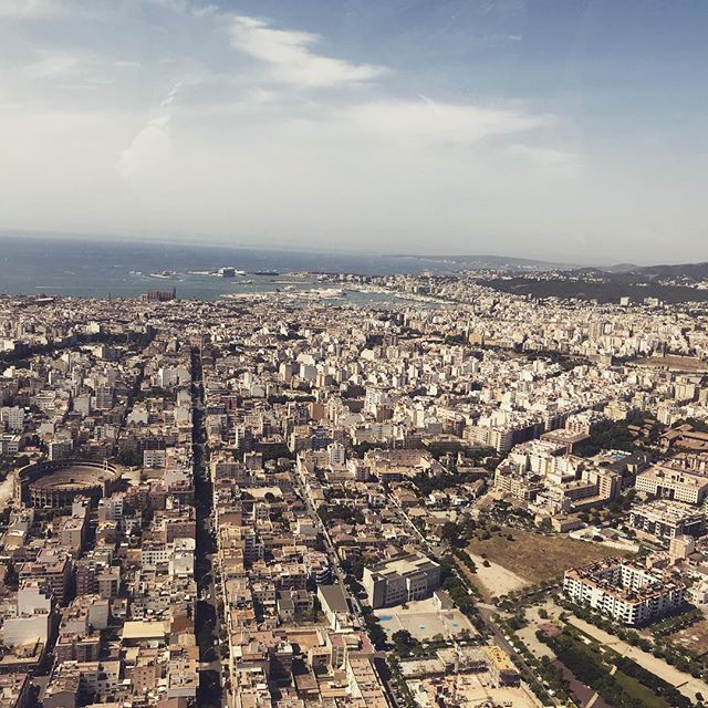 ryanheathheli's tweet photo. Overhead Palma city, Mallorca. Where would you want to see from the air? #pilotlife #travel #dream #ryanheathheli https://t.co/N3mElUuZGr https://t.co/er6YGI4aek