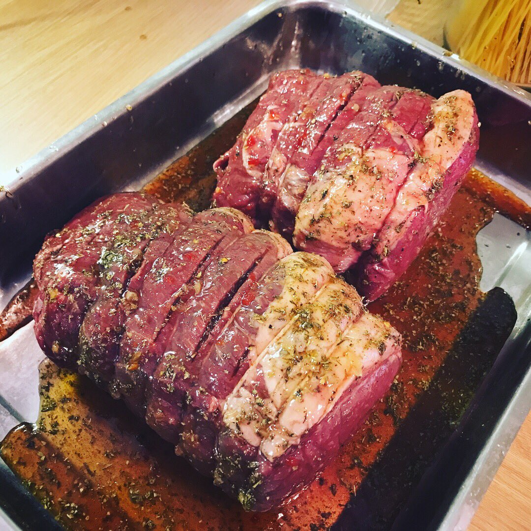 Ovingdexterbeef's tweet photo. Or pop down to @valeharvest this morning to pick up a joint for a picnic - I’m cooking corner cut with a Piri Piri glaze this morning for my father-in-Law’s 70th birthday picnic later today!! #roastbeef #piripiriglaze #70thbirthdaypicnic #grassreared #beef #dexterbeef https://t.co/XEjjfJ7DOC
