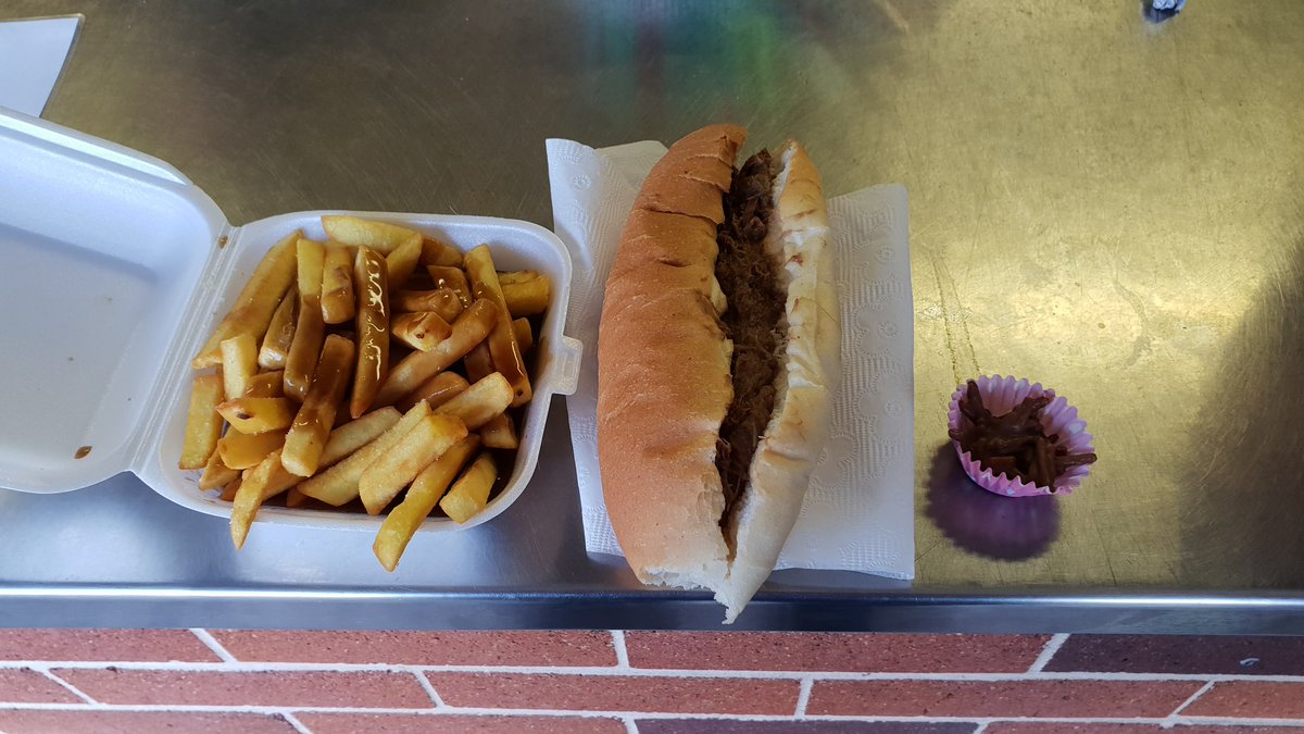 batsandballspod's tweet photo. First Masters Chef of the season. Merrylands Rams. Rams Roll was an absolute winner, slow cooked pulled lamb and gravy. Chips and gravy was good, and the assortment of cupcakes for the U/8s was a fine dessert. 9/10! #MastersChef #MastersOfRugbyLeague https://t.co/ZvVl6rbCEc