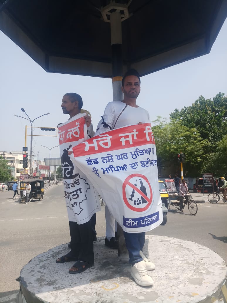 Jaspal4AAP's tweet photo. कैप्टन साहब बताओ कि यह नशे का दैत्य हमारे कितने नौजवानों की बली लेगा, कोई कारवाई क्यों नहीं हो रही इसको रोकने के लिए?
  #MroJaVirodhKro https://t.co/ZNitAEdJgX