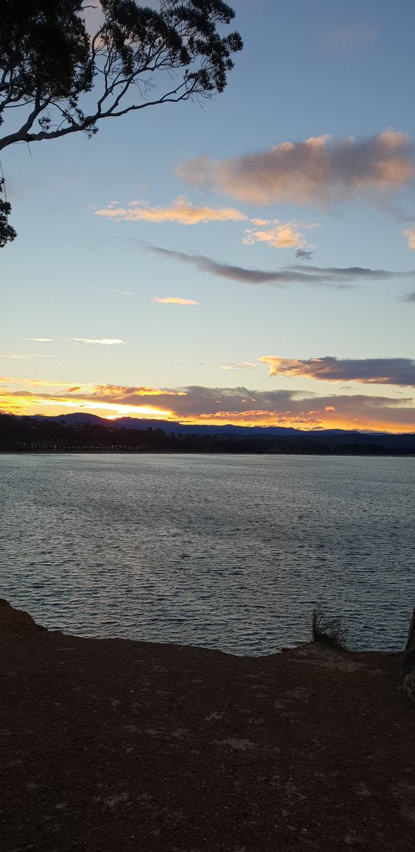 manin_black's tweet photo. Sunset -2 minutes #Straya #Batehaven https://t.co/fkDQgmnb0m