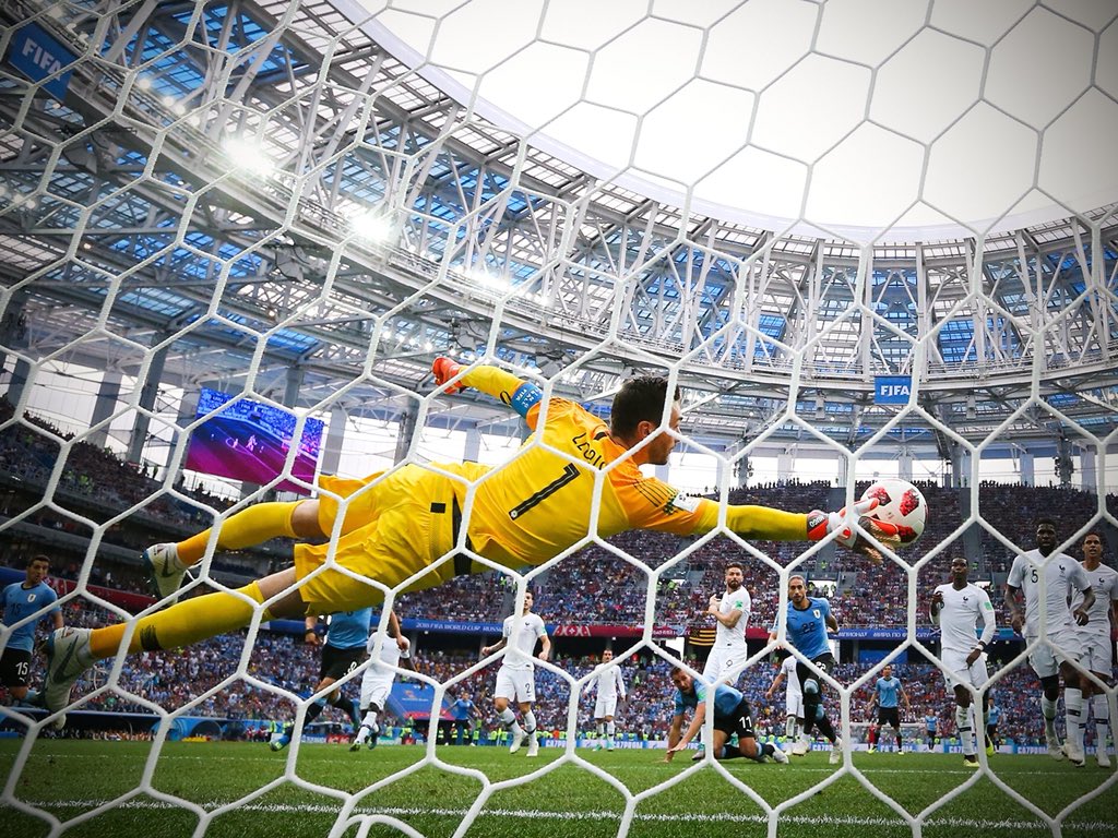 Une photographie, un « arrêt » dans le temps #URUFRA #Lloris 

📷 Franck Faugère / L’Equipe