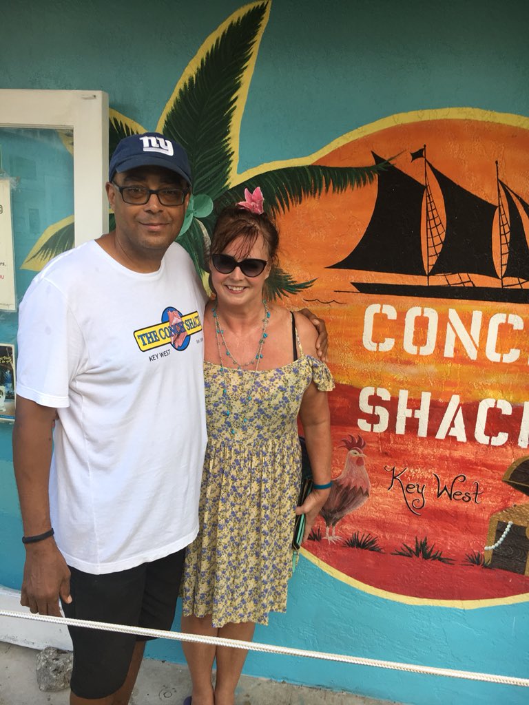 karen_flynn's tweet photo. Talking to my lovely friend in #KeyWest - in a few hours he will be waking up in Paradise whilst I wake up to litter trays πΉπΉ. #ConchShack https://t.co/sZS56PQLUT