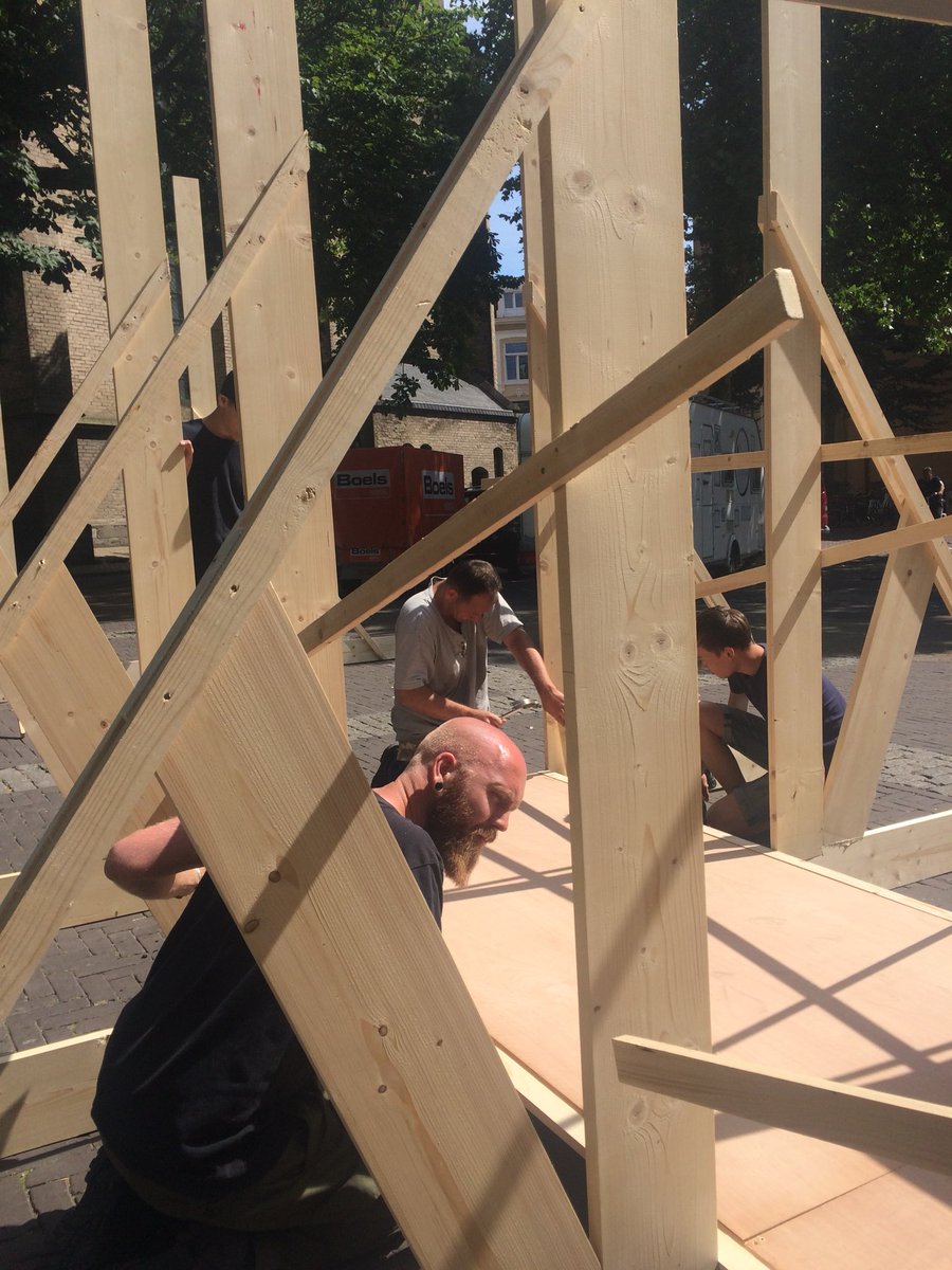 buro_maan's tweet photo. Met natuurlijk onze allergrootste timmer held Robert van Middendorp #architectuurbiënnalezwolle https://t.co/8ukV2SXUGV