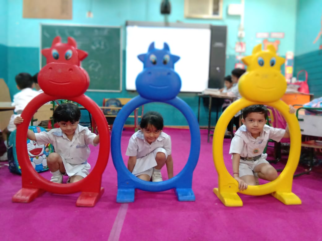 Priyanka_epsdel's tweet image. At Evergreen Sr. Sec. School, we let our children explore and learn. Our Pre School &amp;amp; Pre Primary Students enjoying Activity &apos;Look What I Can Do&apos;. #EPSDelhi #exploreandlearn #learningthroughactivity