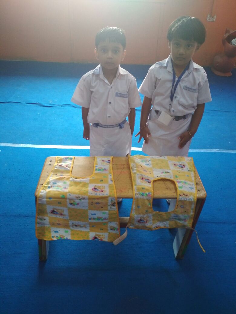 Priyanka_epsdel's tweet image. At Evergreen Sr. Sec. School, we let our children explore and learn. Our Pre School &amp;amp; Pre Primary Students enjoying Activity &apos;Look What I Can Do&apos;. #EPSDelhi #exploreandlearn #learningthroughactivity