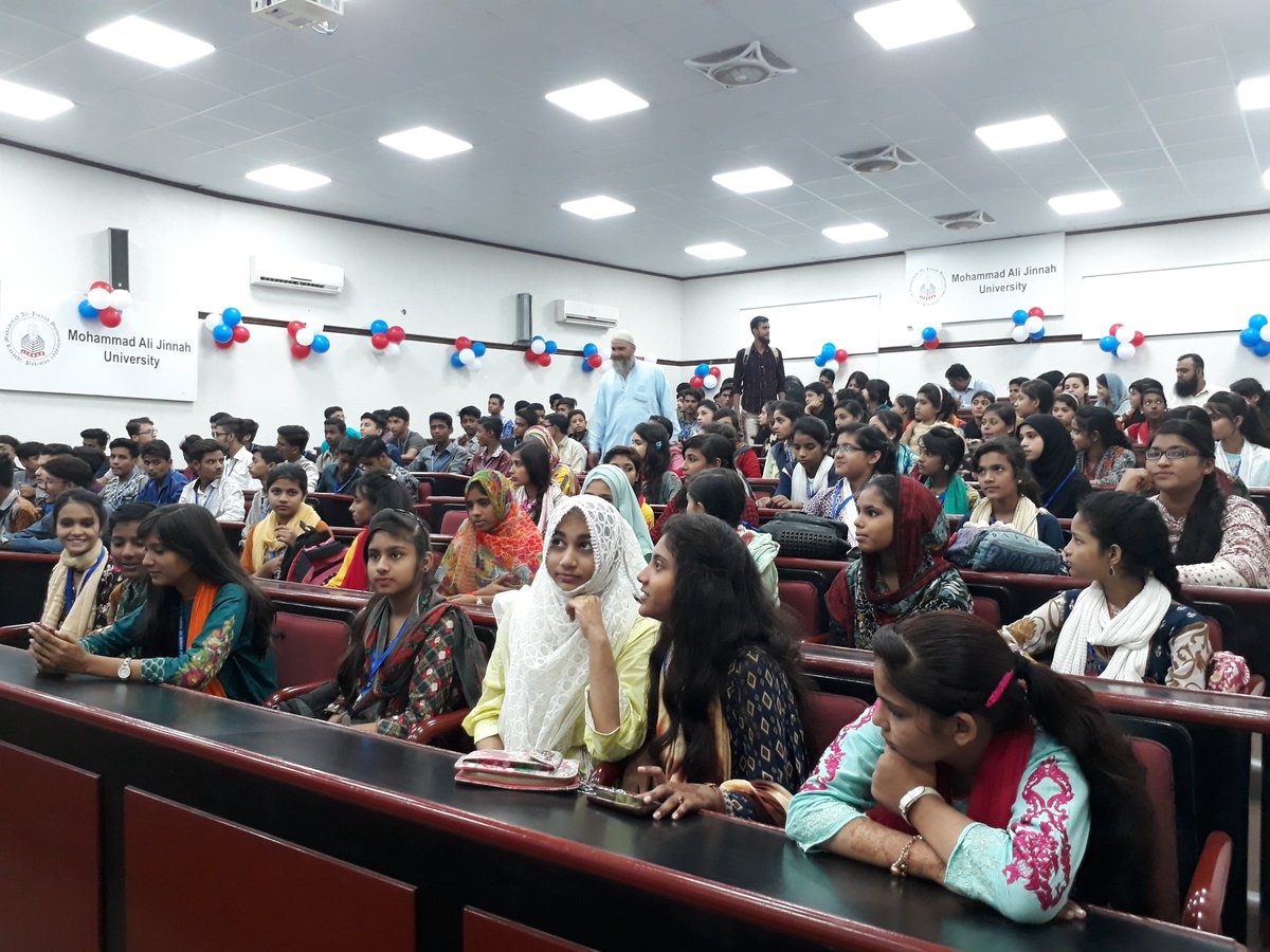 AishaAsim2's tweet photo. @FSKamal @iEARNPAK @sieaccess Access stds attending wonderful session on career counseling @usconsulatekhi https://t.co/ZTnGDMTpLS