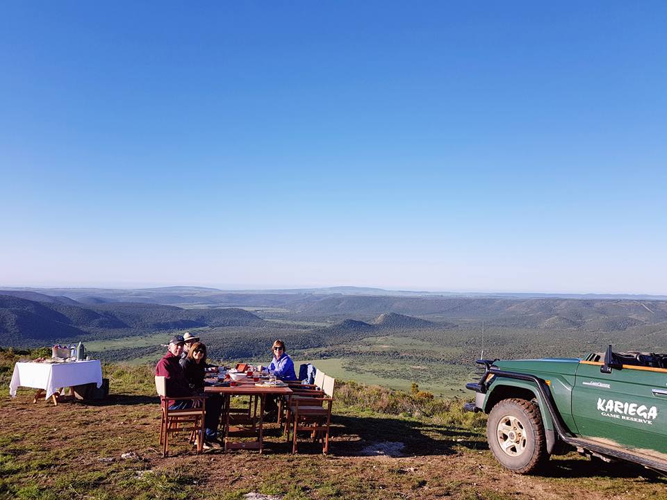 KariegaGameRes's tweet photo. We could not think of a better way to begin the day! A #bushbreakfast photographed by ranger Wayne. #settlersdrift #easterncape #5star #safari #happyguests #bucketlist #southafrica https://t.co/ZNaD5T9xDX