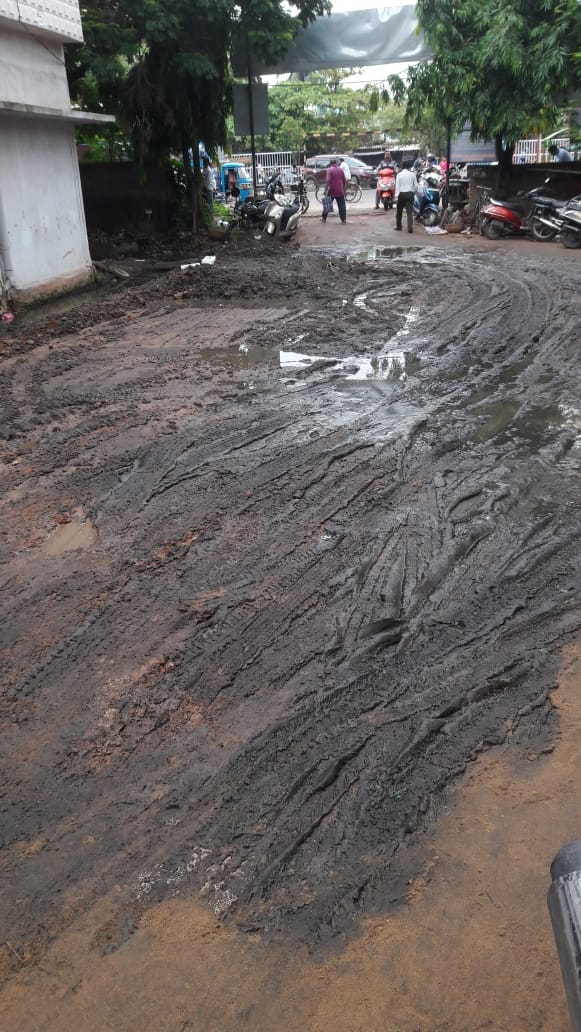 AmarendraBari10's tweet photo. This is how the government's do Swachh Bharat in front of Odisha State co.po. Bank...And CDA Office...
Link Road...
#POWER_OF_DEMOCRACY
@AmitabhMohanty9 @CMO_Odisha @otvnews @cmc @ https://t.co/d1gzf6fvHP