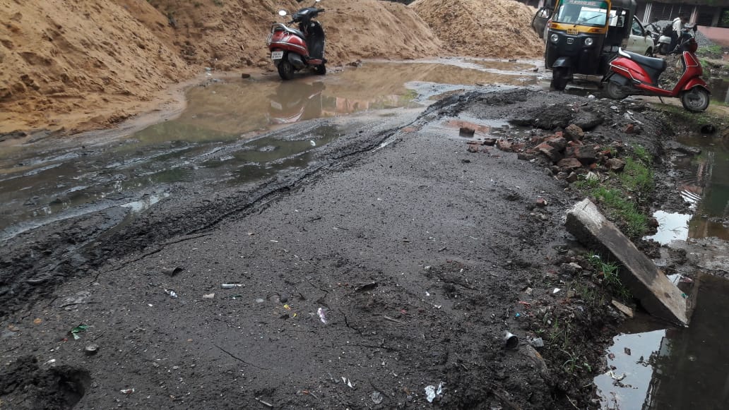 AmarendraBari10's tweet photo. This is how the government's do Swachh Bharat in front of Odisha State co.po. Bank...And CDA Office...
Link Road...
#POWER_OF_DEMOCRACY
@AmitabhMohanty9 @CMO_Odisha @otvnews @cmc @ https://t.co/d1gzf6fvHP